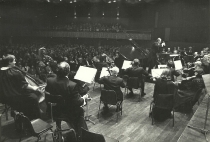 Antoni Wicherek dyryguje orkiestrą w Oberhausen (wrzesień 1984)