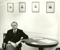 Antoni Wicherek w gabinecie w Teatrze Wielkim w Warszawie (1974)