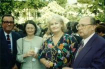Uroczystość z okazji urodzin królowej Elżbiety w Ambasadzie Brytyjskiej (22 czerwca 1995) - od lewej: Janusz Łętowski, Irena Lipowicz, Hanna Lisowska, Antoni Wicherek