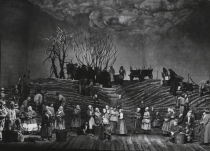 Chłopi - scena zbiorowa - prapremiera: Teatr Wielki w Warszawie, 30 czerwca 1974