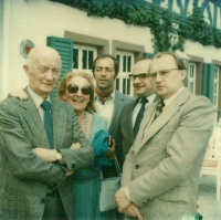 Maifestspiele Wiesbaden 1980: Falstaff - 16 maja 1980 - od lewej: Zdzisław Śliwiński, przedstawiciele Agencji Wolfgang, Jerzy Bojar, Antoni Wicherek