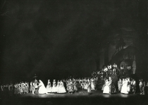 Halka - scena zbiorowa - premiera: Teatr Wielki w Warszawie, 26 października 1975 - fot. Leon Myszkowski