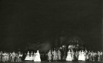 Halka - scena zbiorowa - premiera: Teatr Wielki w Warszawie, 26 października 1975
