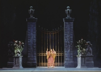 Halka - Wioletta Chodowicz (Halka) - wznowienie: Teatr Wielki - Opera Narodowa, 20 listopada 2004 - fot. Juliusz Multarzyński