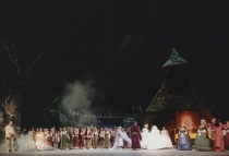 Halka - scena zbiorowa, akt IV - wznowienie: Teatr Wielki - Opera Narodowa, 20 listopada 2004 - fot. Juliusz Multarzyński