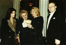Mazepa - Alicja Kołodko, Joanna Bruzdowicz, p. Pietkiewicz, Antoni Wicherek - po premierze: Teatr Narodowy w Warszawie, 24 lutego 1996, fot. Juliusz Multarzyński