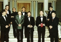 Mazepa - w środku: Antoni Wicherek, Janusz Pietkiewicz i wicepremier Grzegorz Kołodko - po premierze: Teatr Narodowy w Warszawie, 24 lutego 1996, fot. Juliusz Multarzyński