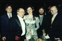 Opowieści Hoffmanna - od lewej: NN, A. Wicherek, H. Fulara-Duda, W. Zawodziński, J. Marczyński - premiera: Opera Nova w Bydgoszczy, 18 kwietnia 1998, fot. Juliusz Multarzyński