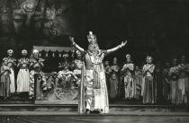 Paria - Tomasz Fitas jako Akebar - premiera: Teatr Wielki w Łodzi, 4 czerwca 1992, fot. Chwalisław Zieliński