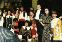 La Perichole - wykonawcy, w środku Antoni Wicherek - premiera: Theater Oberhausen, 22 listopada 1986