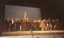 Ubu Rex - drugi z lewej Antoni Wicherek - spektakl: Drezno, 10 października 1995