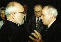 Krzysztof Penderecki, Wojciech Dzieduszycki, Antoni Wicherek i Józef Kański - po premierze Króla Ubu (1993) - fot.Juliusz Multarzyński